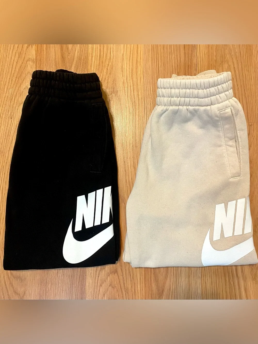 🖍️ NIKE FLEECE SWEATPANTS/JOGGERS FOR BOYS SIZE 5/6 BUNDLE OF 2 BEIGE & BLACK💙